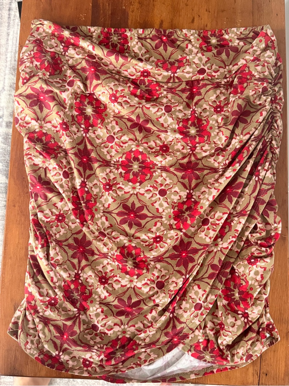 Free People patterned skirt. Ruching on the side w/slit